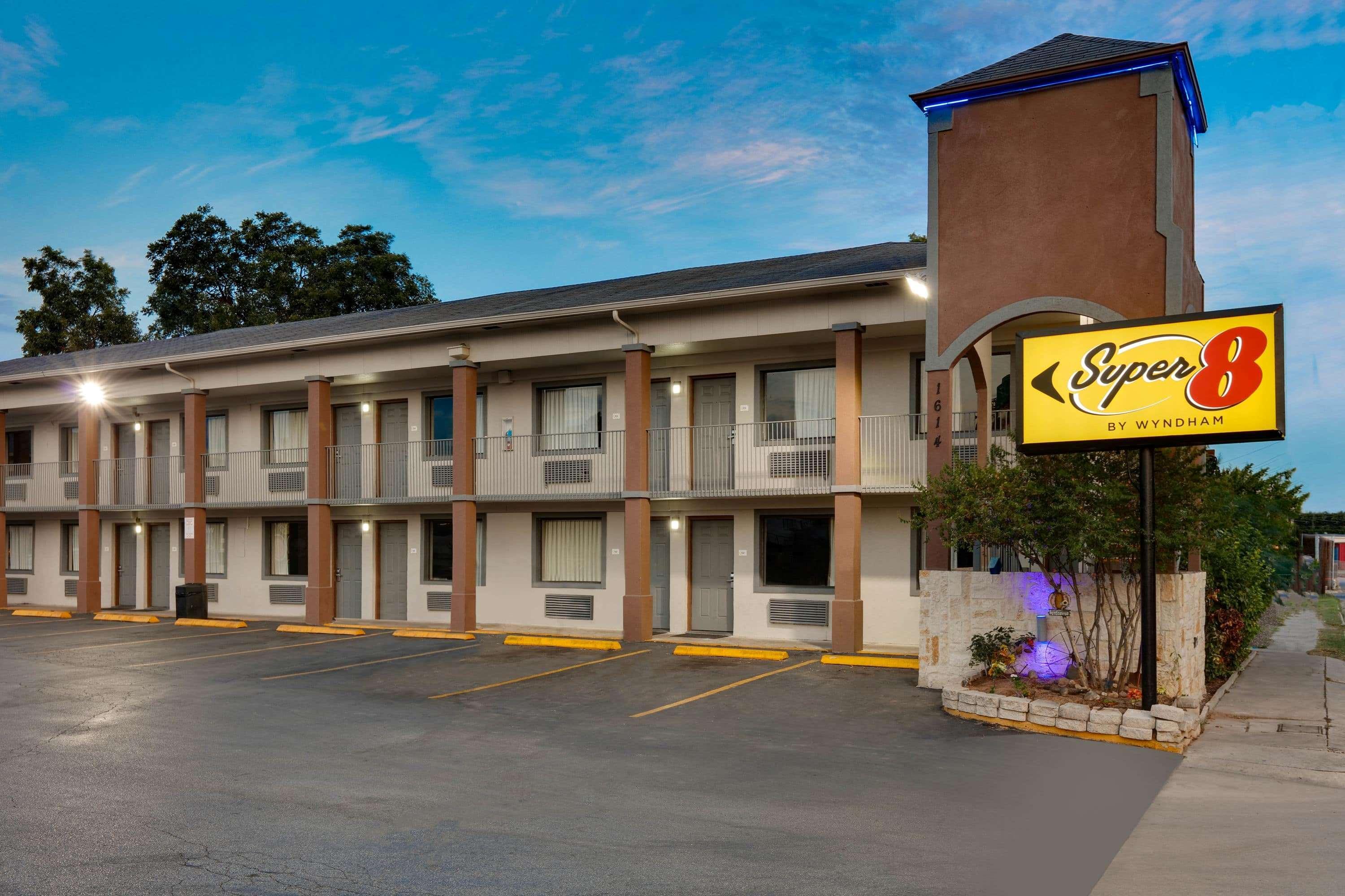 Motel Super 8 By Wyndham San Antonio Pearl District Downtown Zewnętrze zdjęcie